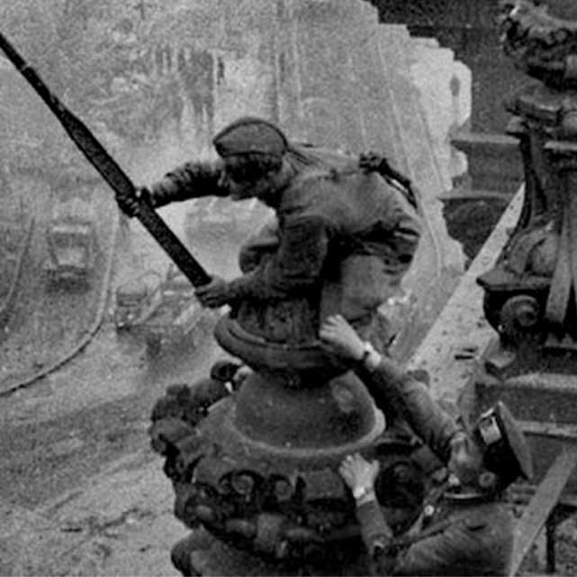 Alzabandiera sul Reichstag