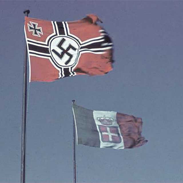 Baniere Tedesca e Italiana giugno 1943